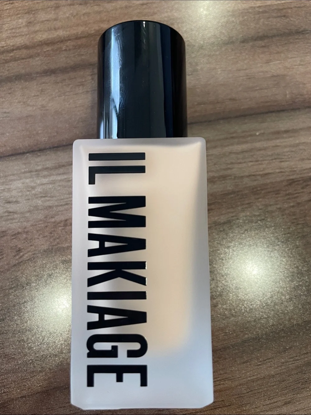 IL MAKIAGE Flawless Base Foundation - Black Packaging